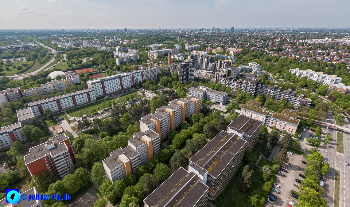 09.05.2023 - Marx-zentrum mit Karl-Marx-Ring 52-62 und 53-57 in Neuperlach